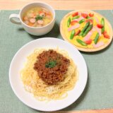 ミートソーススパゲティーとカラフルクランブルエッグ 【男一人の休日昼食】